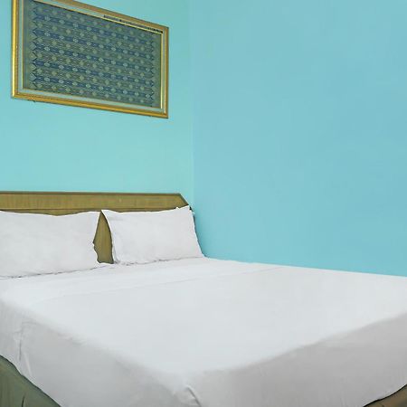 Super Oyo Collection O 92690 Hotel Limas Palembang Dış mekan fotoğraf
