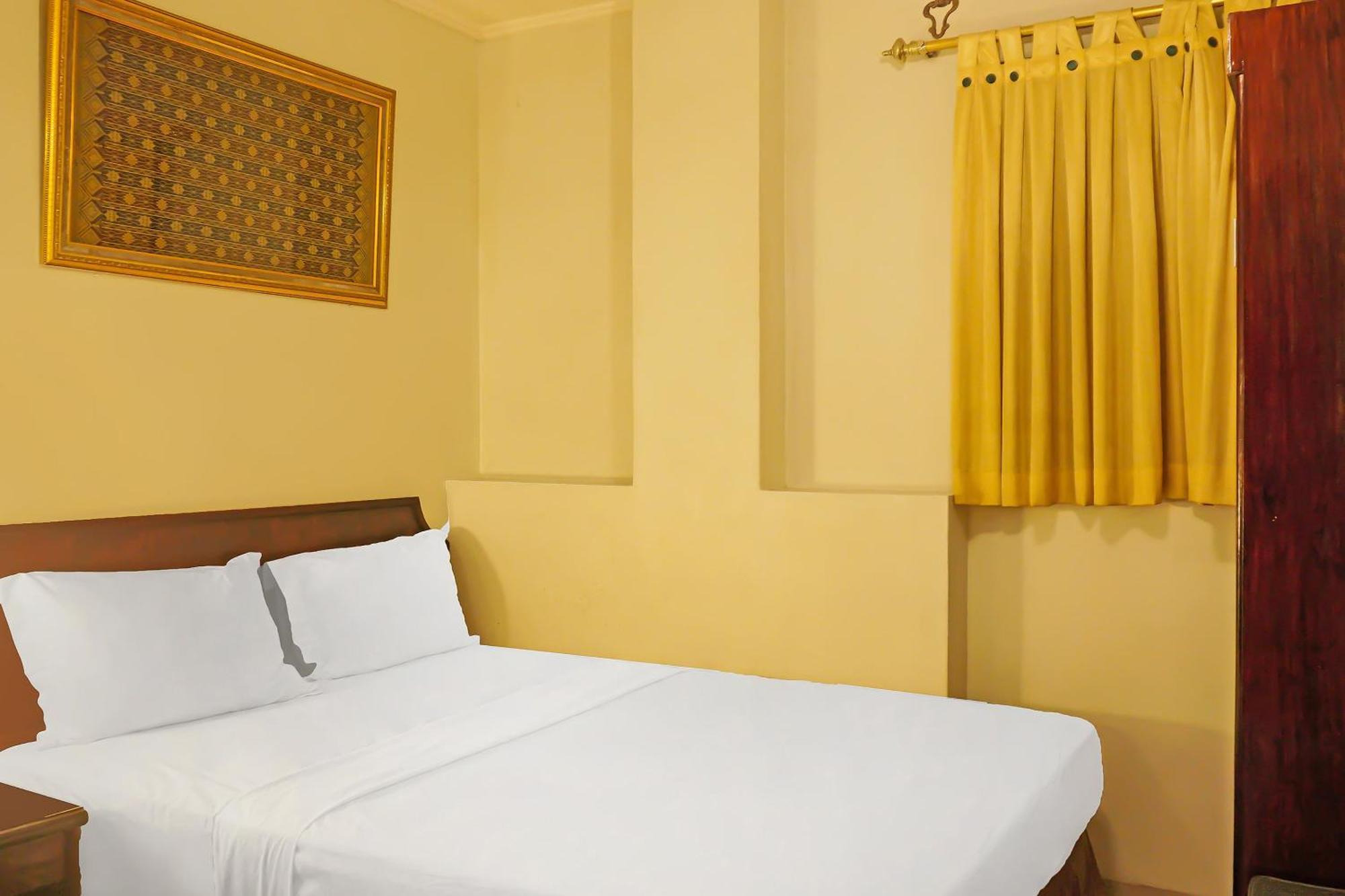 Super Oyo Collection O 92690 Hotel Limas Palembang Dış mekan fotoğraf