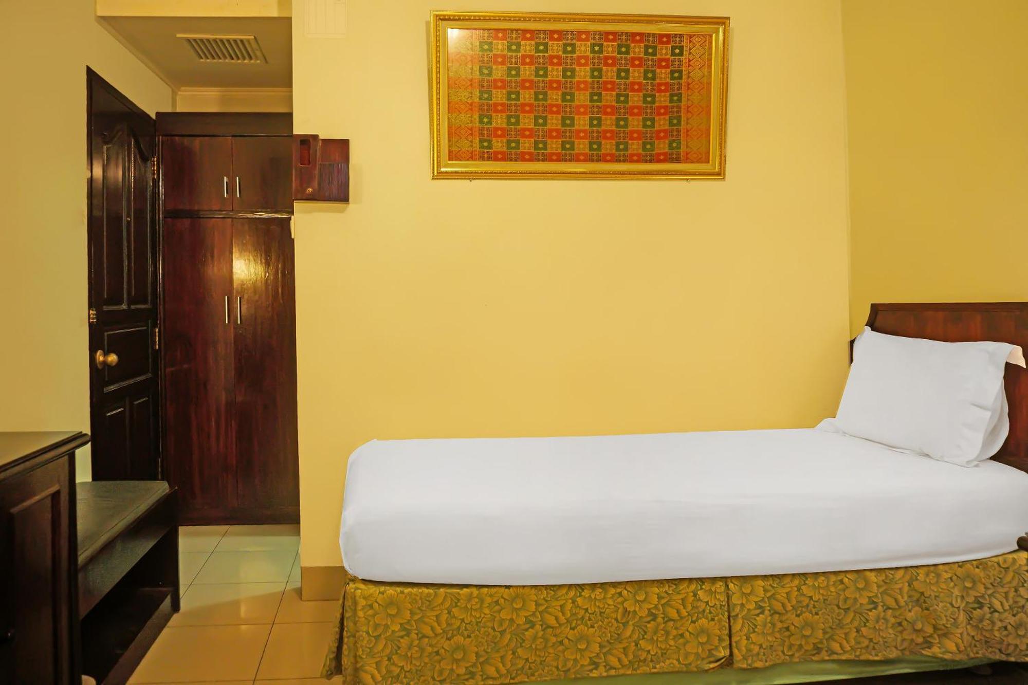 Super Oyo Collection O 92690 Hotel Limas Palembang Dış mekan fotoğraf
