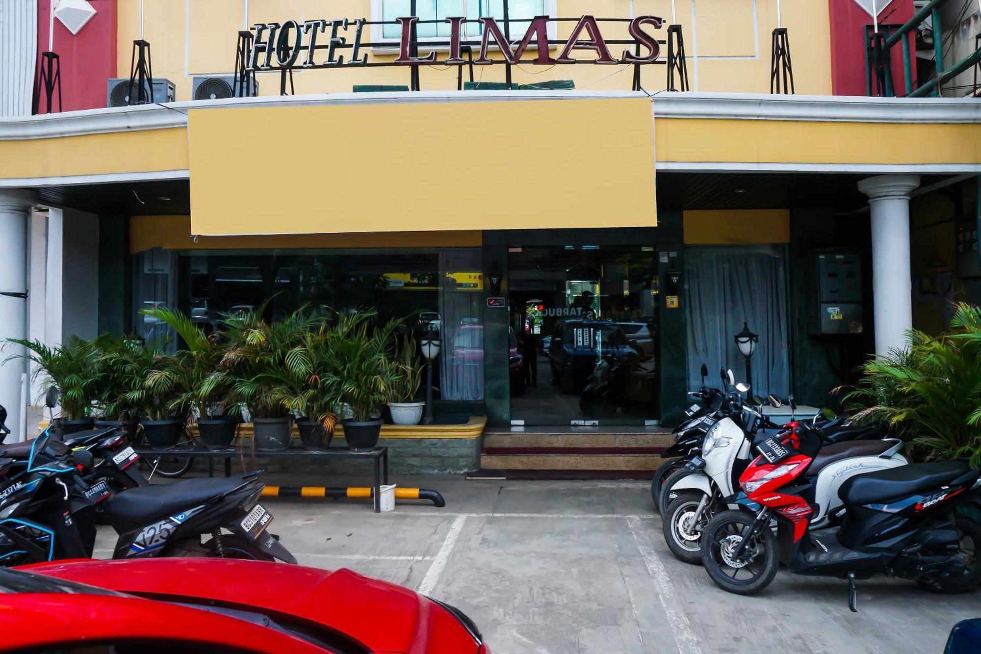 Super Oyo Collection O 92690 Hotel Limas Palembang Dış mekan fotoğraf