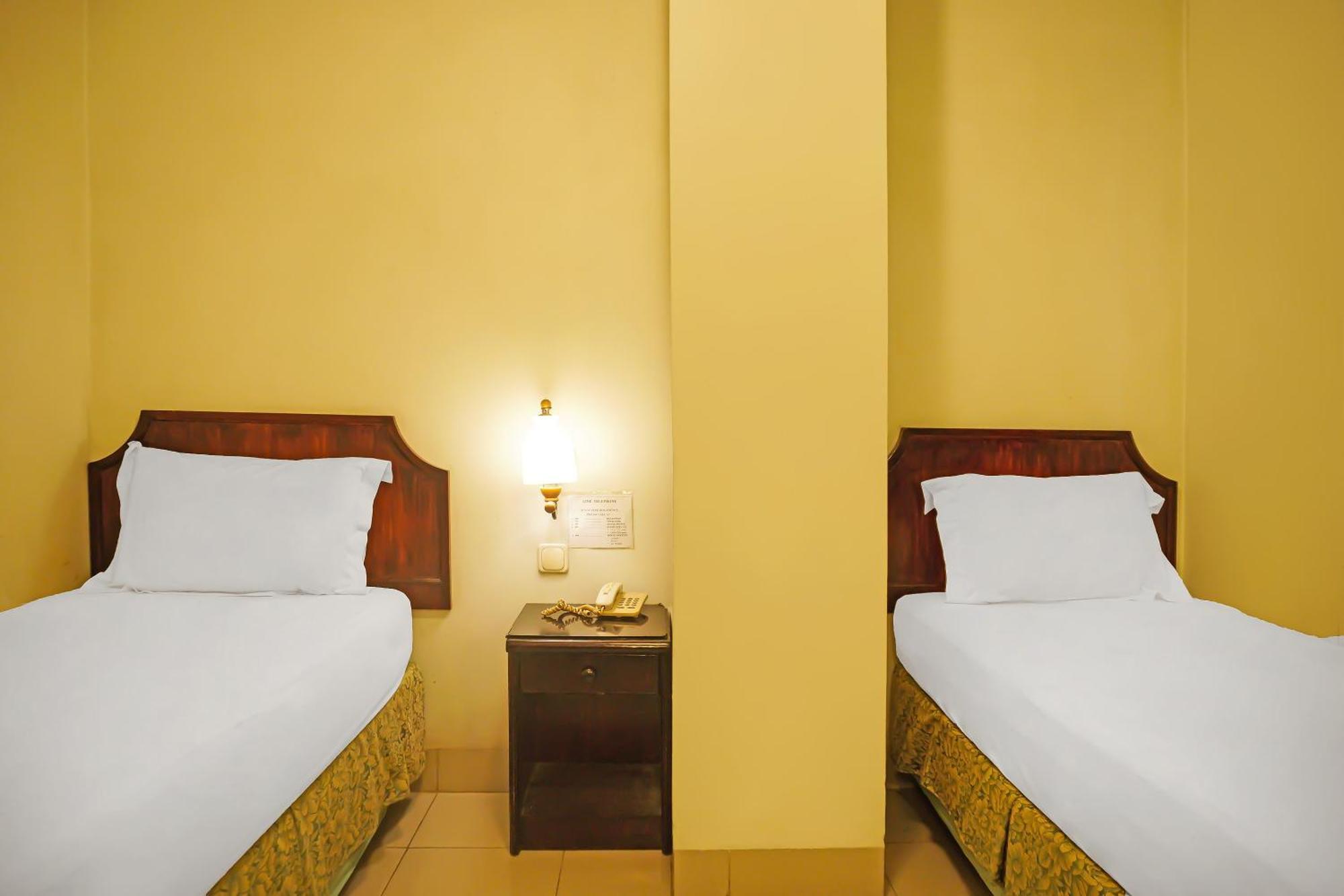 Super Oyo Collection O 92690 Hotel Limas Palembang Dış mekan fotoğraf