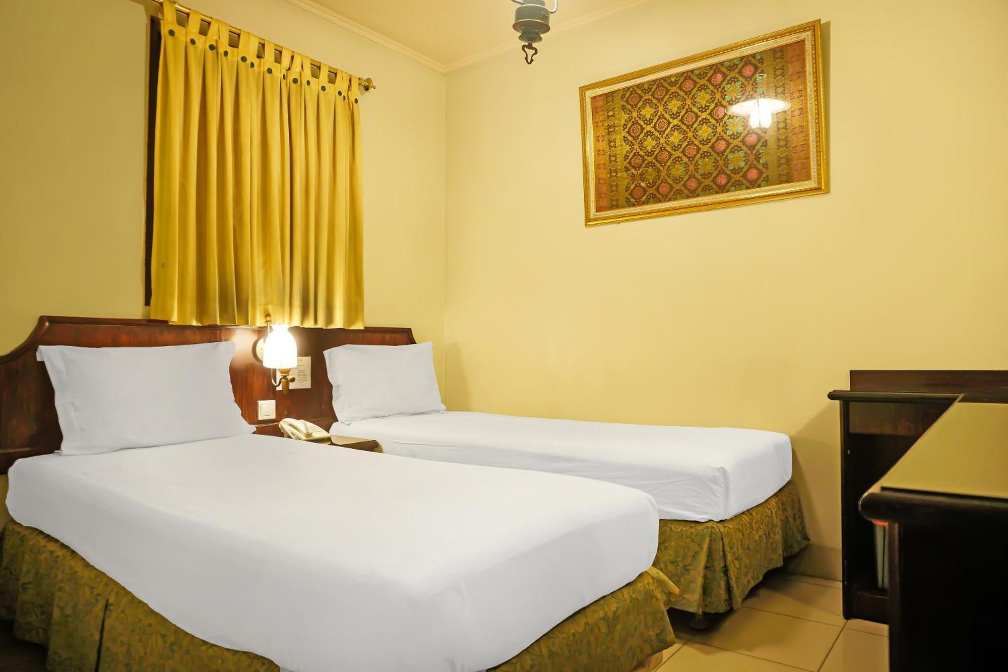 Super Oyo Collection O 92690 Hotel Limas Palembang Dış mekan fotoğraf