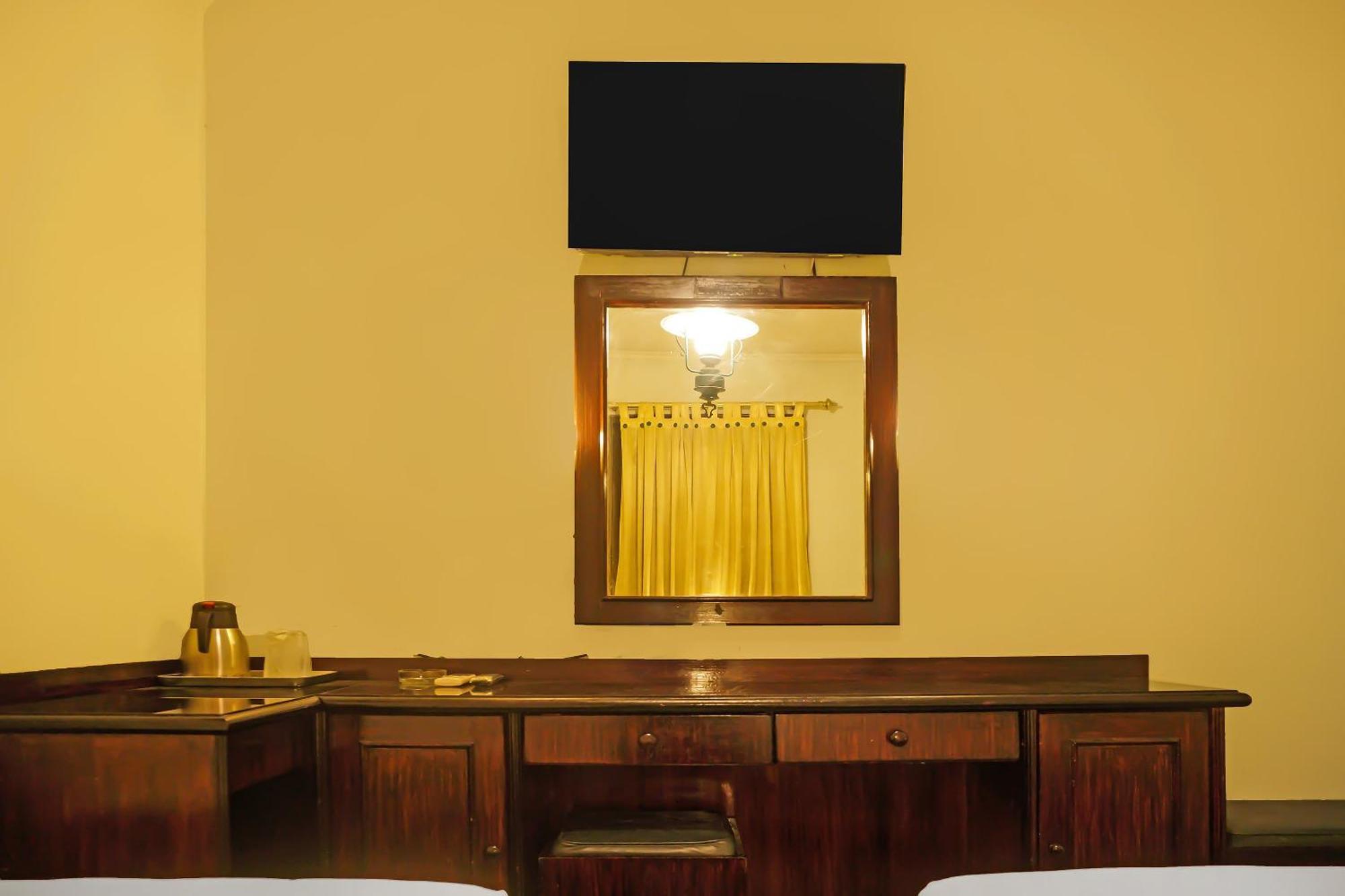 Super Oyo Collection O 92690 Hotel Limas Palembang Dış mekan fotoğraf