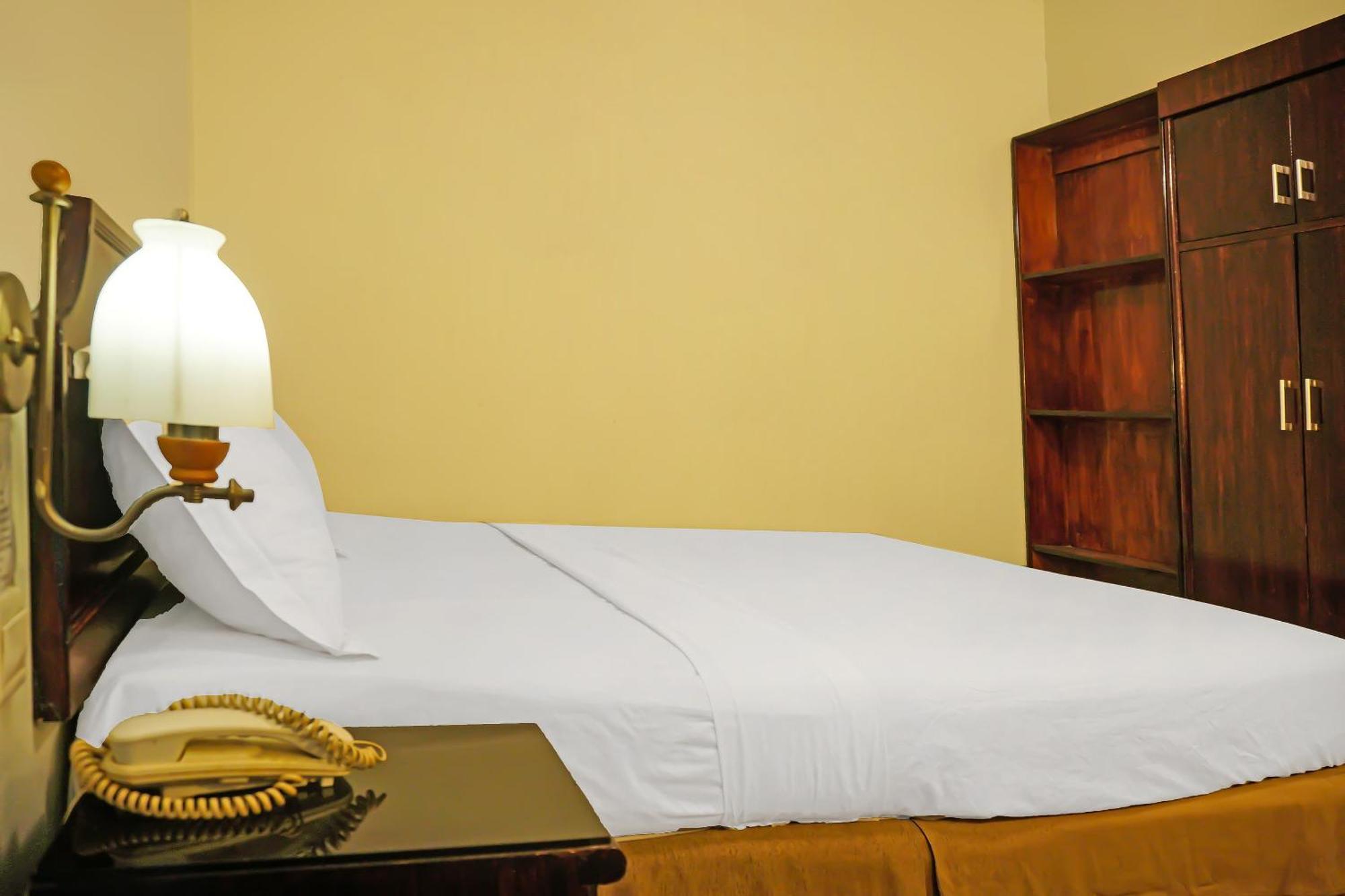 Super Oyo Collection O 92690 Hotel Limas Palembang Dış mekan fotoğraf